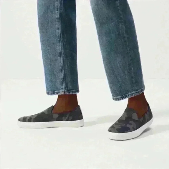 Rothy's " The Original Slip-On Sneaker" Gray Camo Women's Size 6.5 EUC! - Picture 2 of 14